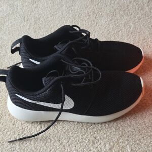 Nike Kids  Golf Black and White Sneakers